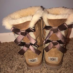 COPY - Bow tie Uggs